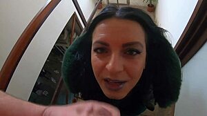 Slutty mature housewife orgasms after sucking cock in leggings