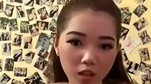 สาวเอเชียสวยนมโตโพสท่าเด็ดๆ สดๆ