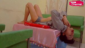 Hansel thio serves dish for fans