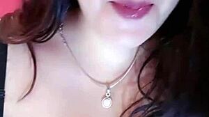 Solo Performance by Karir in Intimate Setting