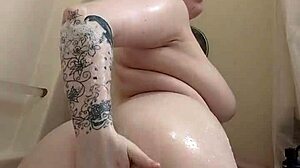 this tomboy does a striptease and has orgasms in the bathtub