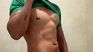 Futbolista mexicano masturbates in gym bathroom