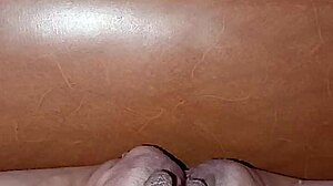 Dialogic: Gretala, tutta nuda incinta, exposes her big natural tits and pregnant belly for fetish flashing.