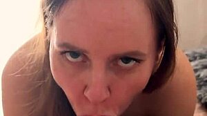 tipul ăsta are sex rapid acasă cu soția, inclusiv deepthroat și vedere apropiată a fundului