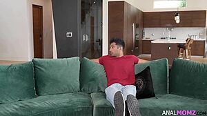 Готино милф се връща в училище за секси забавление