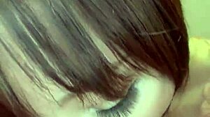 빅 티츠 일본 여자가 거대한 보지로 자위하는 버티컬 비디오