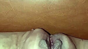 Dialogic: Gretala, tutta nuda incinta, exposes her big natural tits and pregnant belly for fetish flashing.