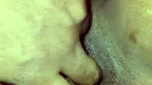 nemôžem odolať, keď vytryskujem na priateľkinej mokrej piči