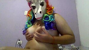 fiquei de quatro e sentei no dildo com buceta virgem molhadinha para submissiva latina