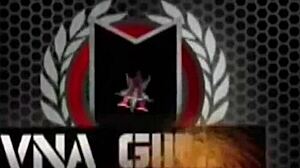 Čudovita Julia Ann draži s seksi hlačkami med masturbacijo.