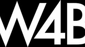 Why is Y Melena Maria Rya naked in the desert?