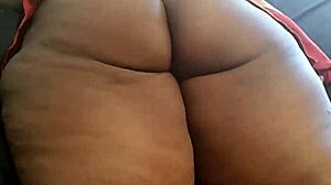 Super thick housewife teases her neighbors with her big ass 😏