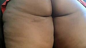 Super thick housewife teases her neighbors with her big ass 😏