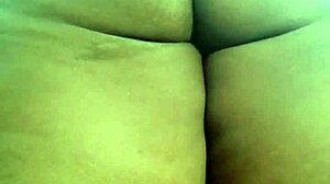 Super thick housewife teases her neighbors with her big ass 😏