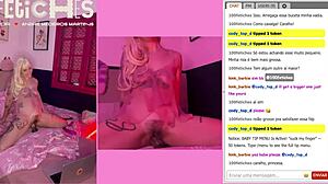 loira gostosa se exibe na webcam