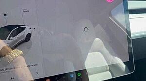 チータ・アドラがモンスターちんぽに激しい手コキマッサージ