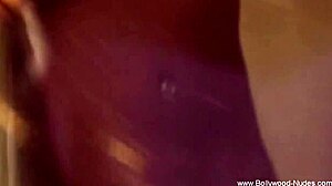 エキゾチックなインドの姫のダンス