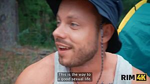 Výmena žien s vzájomným lízaním ritky a análom v lese