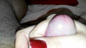 This handjob is the best ever! 😍 Leading to cumshot.