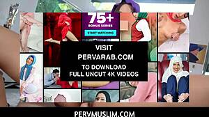 Alexia Anders suger sin kille i bilen med passion