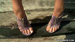 I Suck the Babe's Toes, Giving Her a Footjob She Loves