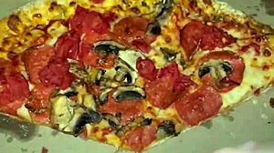 amateur arabian snowwhite masturbates with food in los angeles!