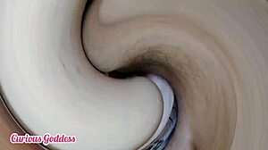 Sıcak sarışının sıkı amı sevgilisinin sikine karşı koyamıyor