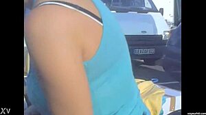 Versteckte Kamera spioniert Downblouse in 13313 HQ