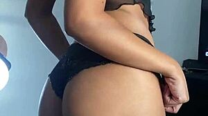 brincando com o cuzinho da novinha queimei a largada