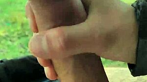 Exposição de Pau debaixo da Calça em Público Esperando por Visualização