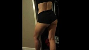 white teen 18+ girl shaking her fit booty in twerk 😏