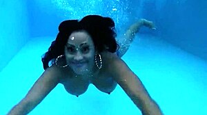 Does sexy maxine x squirt during lesbian fun?