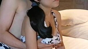 홈메이드 아마추어: 수영복 입은 빅 티츠 여친 젖꼭지 자극해서 오르가즘