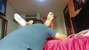 Sajem fanúšikovi chuj, on ma jebe bez kondómu a naplní ma spermou