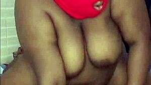 Couple starts early morning sex with pussy missionary on bed