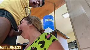 Plačal sem služkinjo z mojim kurcem v njenem okusnem ritu.