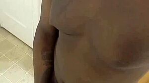 Watch this hot solo masturbation in front of the mirror, ass on display, free selfie fun!