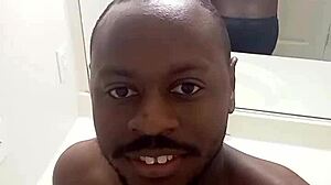 Watch this hot solo masturbation in front of the mirror, ass on display, free selfie fun!