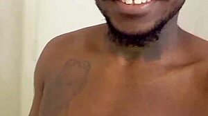 Watch this hot solo masturbation in front of the mirror, ass on display, free selfie fun!