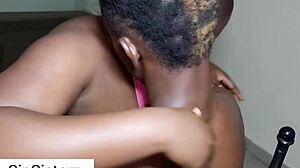 Zakaj se ta neznanec ljubi z mano pri mizi mojega očima?