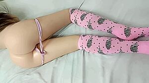 Wow, moje velká prdel nevlastní dcera nad 18 je stále panna s těsnou měkkou růžovou píčkou v cosplay.