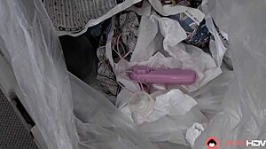 Guarda casalinga giapponese Reiko Kobayakawa divorare cazzo in estasi orale senza censura! Tette grandi rimbalzano mentre lecca palle e geme selvaggia