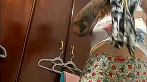 Exhibitionist flashes ass in public with strong desire to give up anal today outdoors