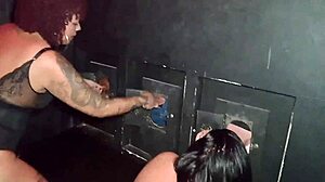 Levei Meia Irma Para Cabine De Gloryhole E Ela Chupou Varias Picas De Desconhecidos Ate Ficar Excitada