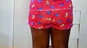 hey, check out this pelada passing hidratante on her big ass and natural tits outdoors