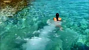 Rizikové orálie na pláži od neporiadnej tínedžerky 18+ s veľkým kohútom v POV a výstrelom na piesku