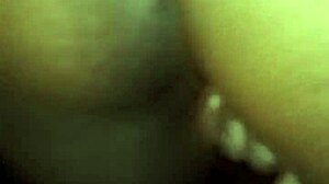 Temnopolta amaterka igra z velikimi sramnimi ustnicami igračke vibrator squirt solo globoko prstkanje close-up