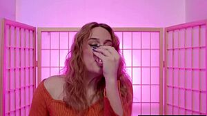 Miért verik szét ezt a pici 18+ ázsiai vásárlót két nagyfarkú transzvesztita a próbafülkében?