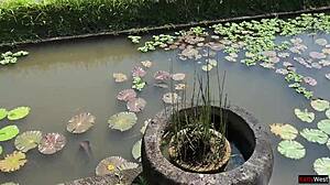 Oh človek, ta suha najstnica 18+ dobi ogromen obrazni izliv v javnosti v kavarni med jedjo paste carbonara s spermo po celem ljubkem obrazu 😏🍝💦