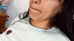 Vroč evropski amater drka pičko do squirta v domači tabu seansi